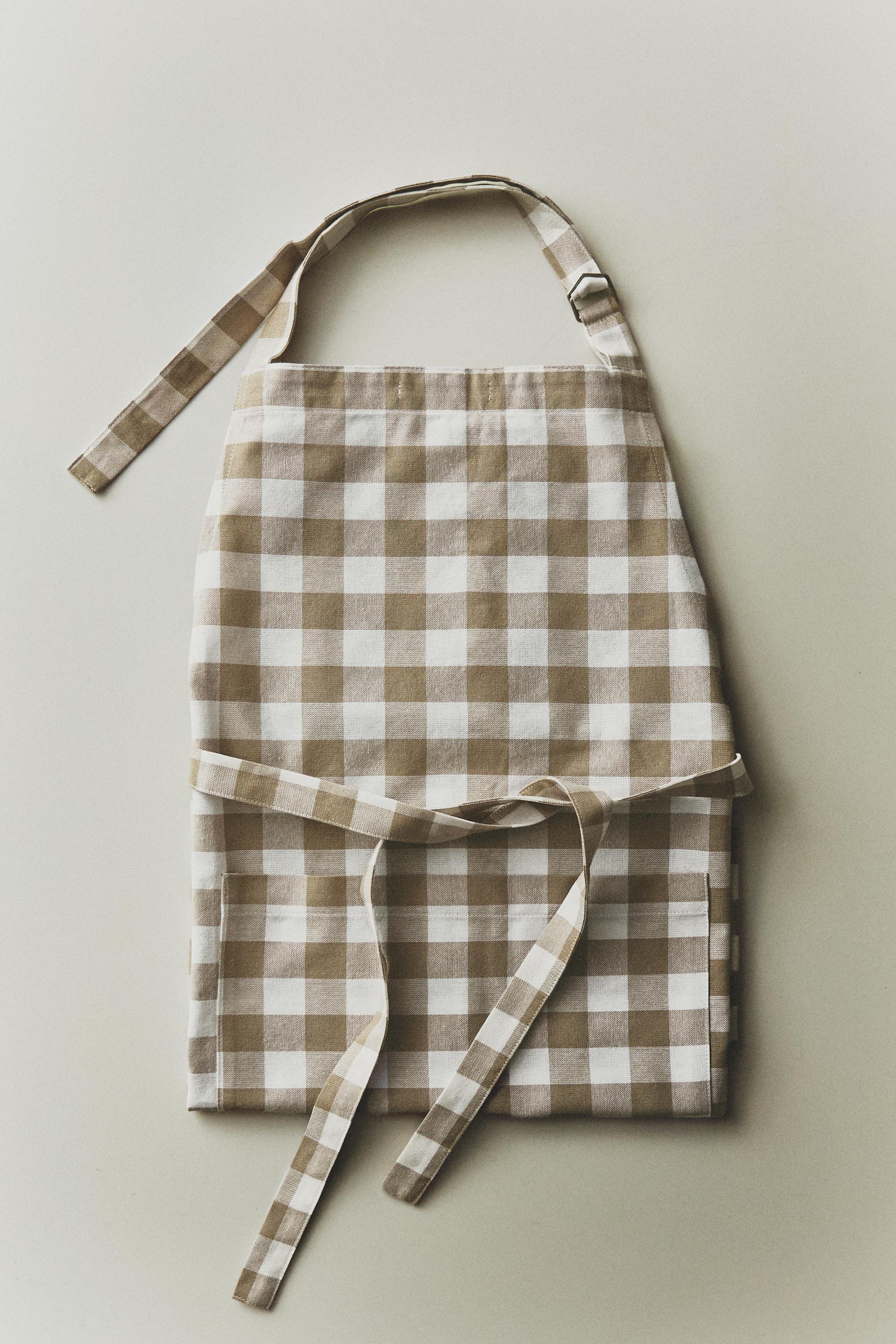 DYED THREAD APRON